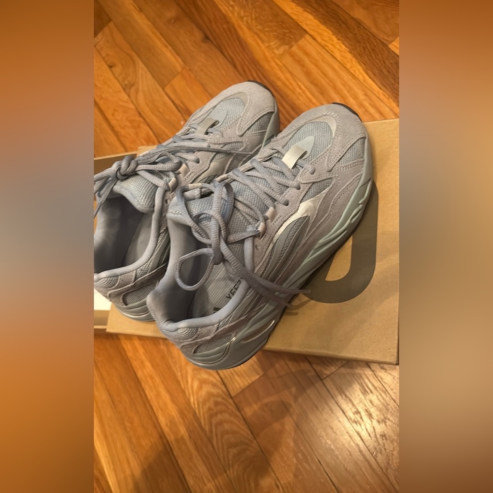 Barely worn Yeezy Boost 700 Sneakers